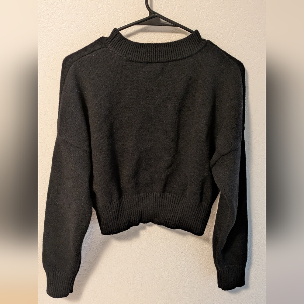 Forever 21 Black Cropped Sweater - Picture 2 of 4